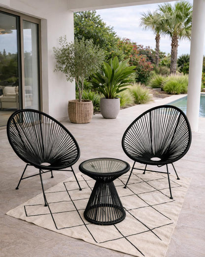 Table et Deux Chaises