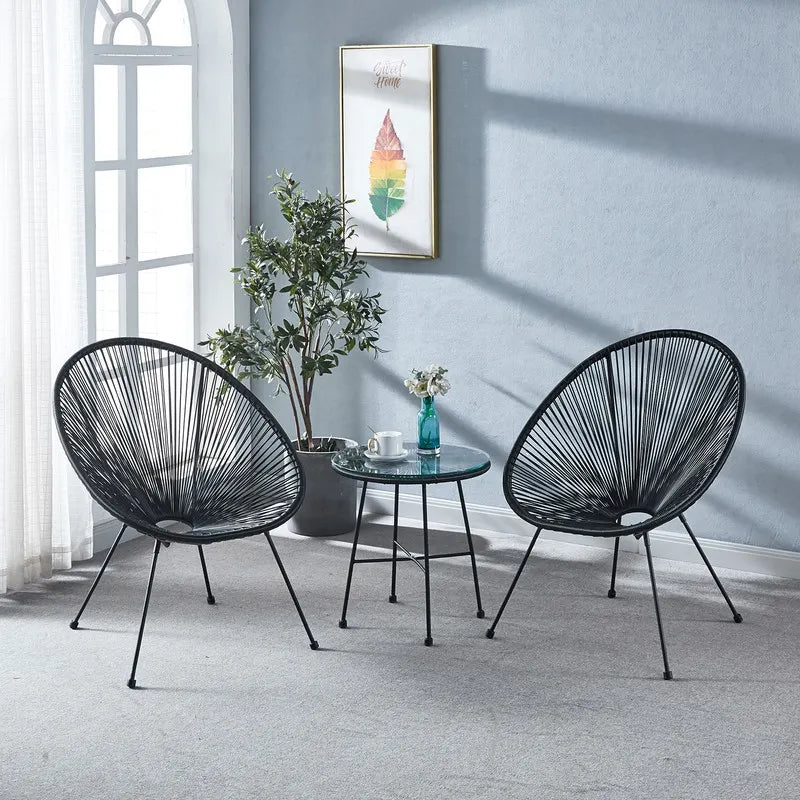 Table et Deux Chaises